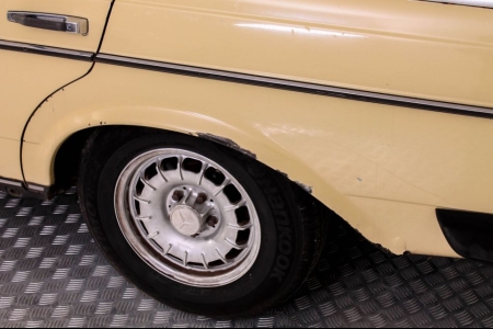 Mercedes-Benz 200-serie 300 TD Automaat thumbnail 14