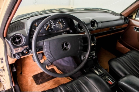 Mercedes-Benz 200-serie 300 TD Automaat thumbnail 20