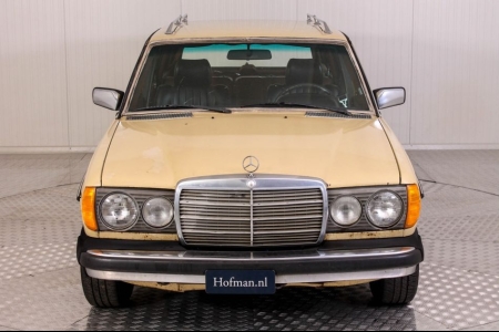 Mercedes-Benz 200-serie 300 TD Automaat thumbnail 3