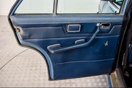 Mercedes-Benz 300d  thumbnail 19