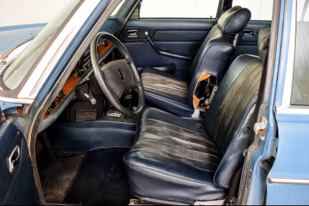 Mercedes-Benz 300d  thumbnail 32