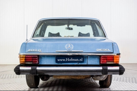 Mercedes-Benz 300d  thumbnail 4
