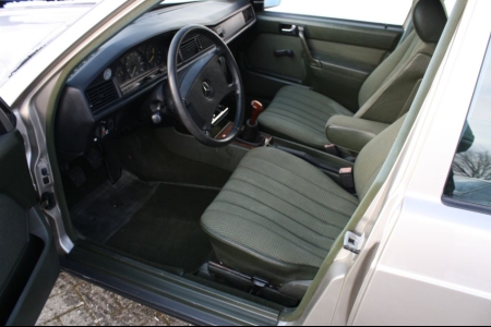 Mercedes-Benz 190D  thumbnail 3