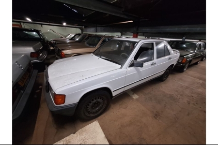 Mercedes-Benz 190D  thumbnail 1