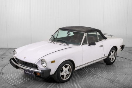 Fiat 124 2000 Sport Spider thumbnail 39