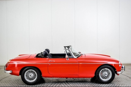 MG B MGB Roadster thumbnail 7
