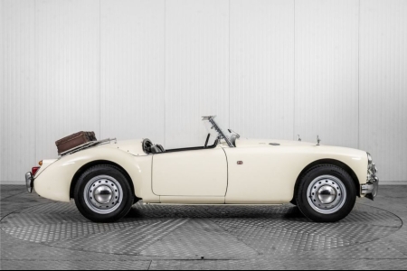 MG MGA 1600 . thumbnail 12