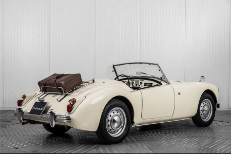 MG MGA 1600 . thumbnail 2