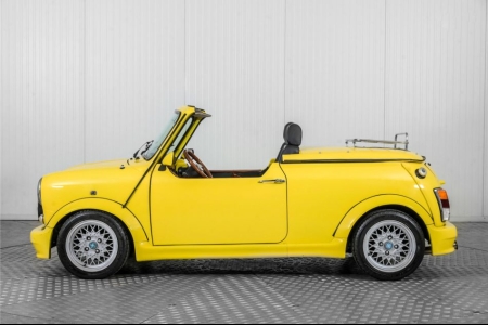 MINI Cabrio two seater . thumbnail 11