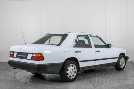 Mercedes-Benz 200-serie 200 E W124 thumbnail 2