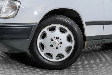 Mercedes-Benz 200-serie 200 E W124 thumbnail 4