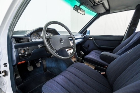 Mercedes-Benz 200-serie 200 E W124 thumbnail 9