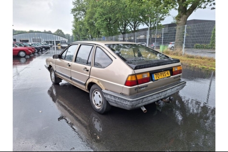 Volkswagen Passat 1.6 TD 5 bak thumbnail 3