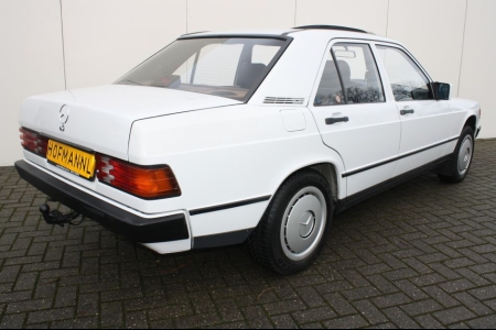 Mercedes-Benz 190D  thumbnail 2