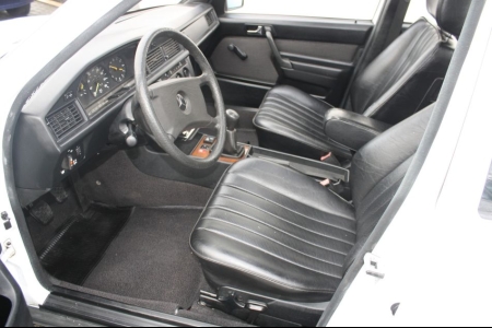 Mercedes-Benz 190D  thumbnail 3