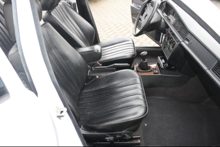 Mercedes-Benz 190D  thumbnail 4