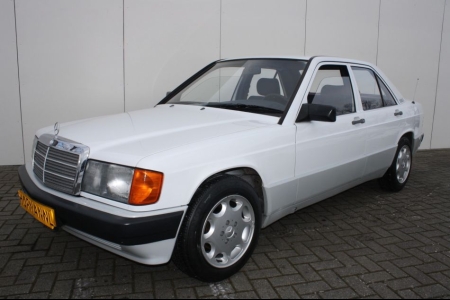 Mercedes-Benz 190 2.0 E automaat thumbnail 9