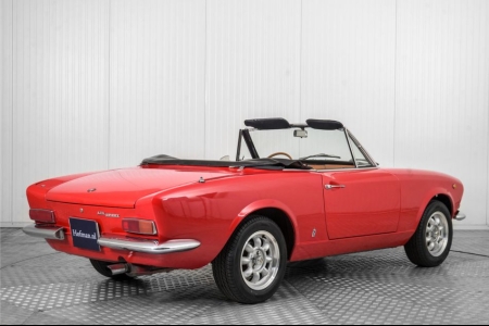 Fiat 124 Spider thumbnail 2