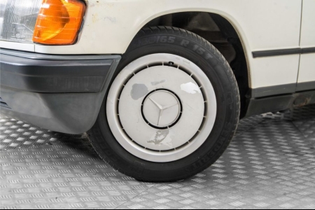 Mercedes-Benz 190D 2.0 Wegenbelastingvrij thumbnail 4