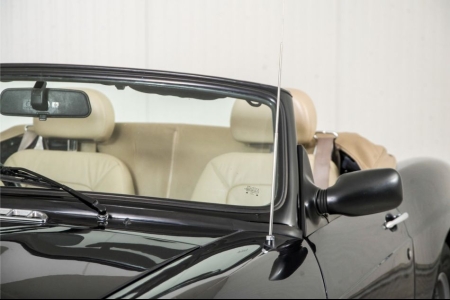 MG RV8 4.0 V8 Oxford Blue thumbnail 25