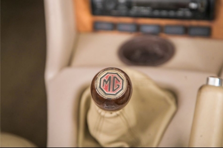MG RV8 4.0 V8 Oxford Blue thumbnail 28