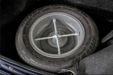 MG RV8 4.0 V8 Oxford Blue thumbnail 41