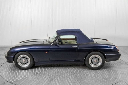 MG RV8 4.0 V8 Oxford Blue thumbnail 76