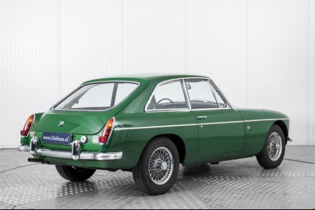 MG B 1.8 GT thumbnail 2