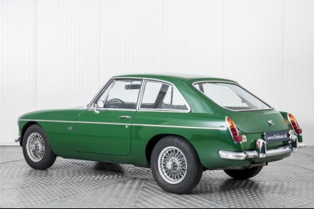 MG B 1.8 GT thumbnail 6