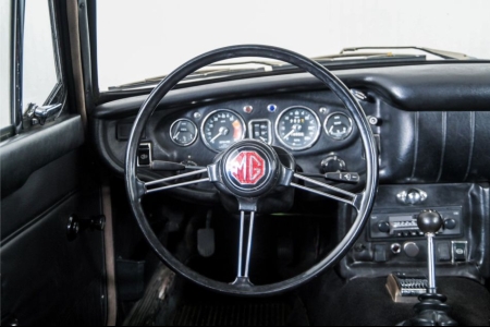 MG B 1.8 GT thumbnail 8