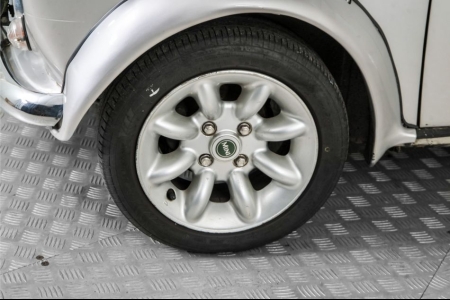 MINI Cooper 1.3 MPI 40th Anniversary thumbnail 23