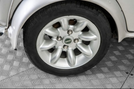 MINI Cooper 1.3 MPI 40th Anniversary thumbnail 27
