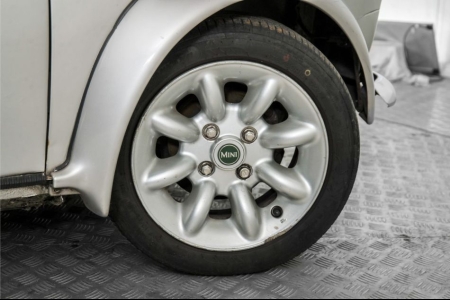 MINI Cooper 1.3 MPI 40th Anniversary thumbnail 37