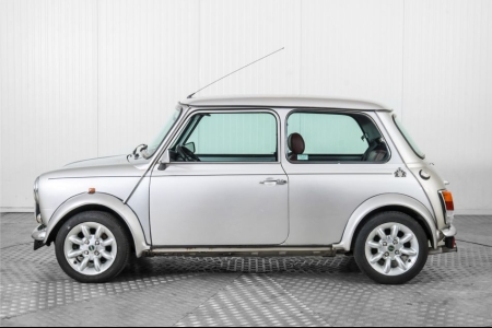 MINI Cooper 1.3 MPI 40th Anniversary thumbnail 9