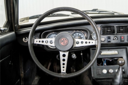 MG B GT MGBGT 1972 model, stalen dashbord, overdrive. . thumbnail 7