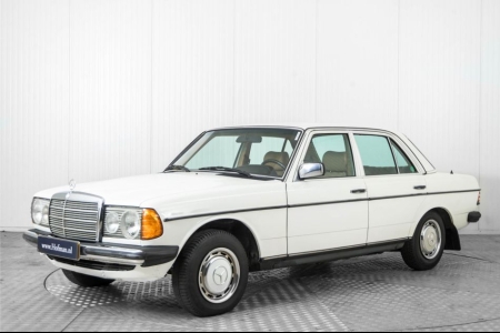 Mercedes-Benz 300d w123 300 D 5 cyl. thumbnail 1