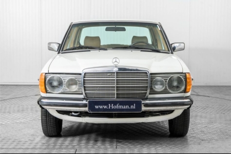 Mercedes-Benz 300d w123 300 D 5 cyl. thumbnail 14