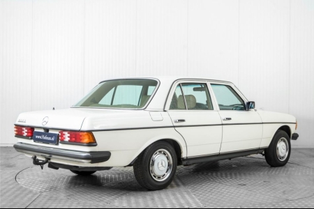 Mercedes-Benz 300d w123 300 D 5 cyl. thumbnail 2