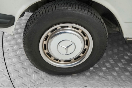 Mercedes-Benz 300d w123 300 D 5 cyl. thumbnail 23