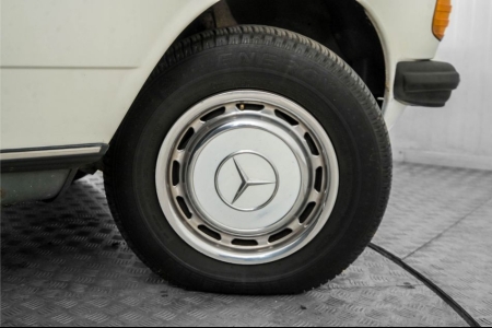 Mercedes-Benz 300d w123 300 D 5 cyl. thumbnail 40
