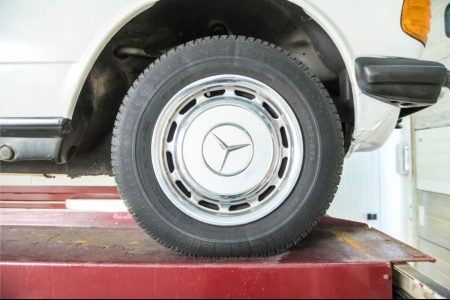 Mercedes-Benz 300d w123 300 D 5 cyl. thumbnail 50