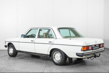 Mercedes-Benz 300d w123 300 D 5 cyl. thumbnail 6