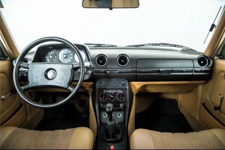 Mercedes-Benz 300d w123 300 D 5 cyl. thumbnail 7