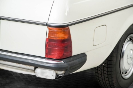 Mercedes-Benz 230TE W123 5 bak thumbnail 29