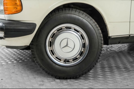 Mercedes-Benz 230TE W123 5 bak thumbnail 4