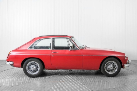 MG B 1.8 GT thumbnail 10
