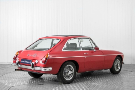 MG B 1.8 GT thumbnail 2
