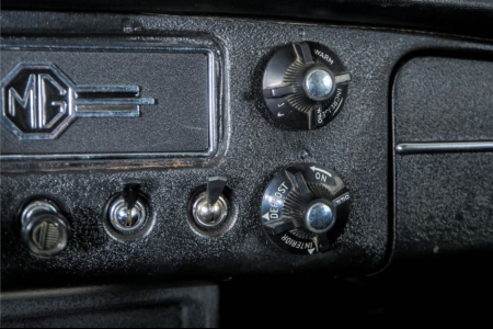 MG B 1.8 GT thumbnail 28