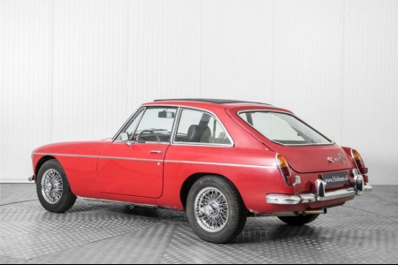 MG B 1.8 GT thumbnail 6