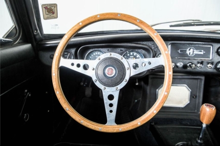 MG B 1.8 GT thumbnail 8
